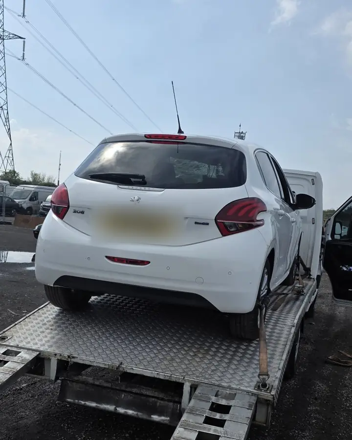 Ramps down for a Peugeot 208